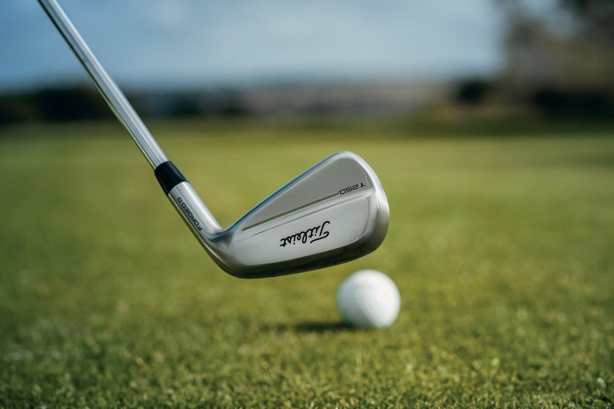 Titleist T250 Eisen, Graphitschaft, Herren Rechtshand - Golflaedchen.de